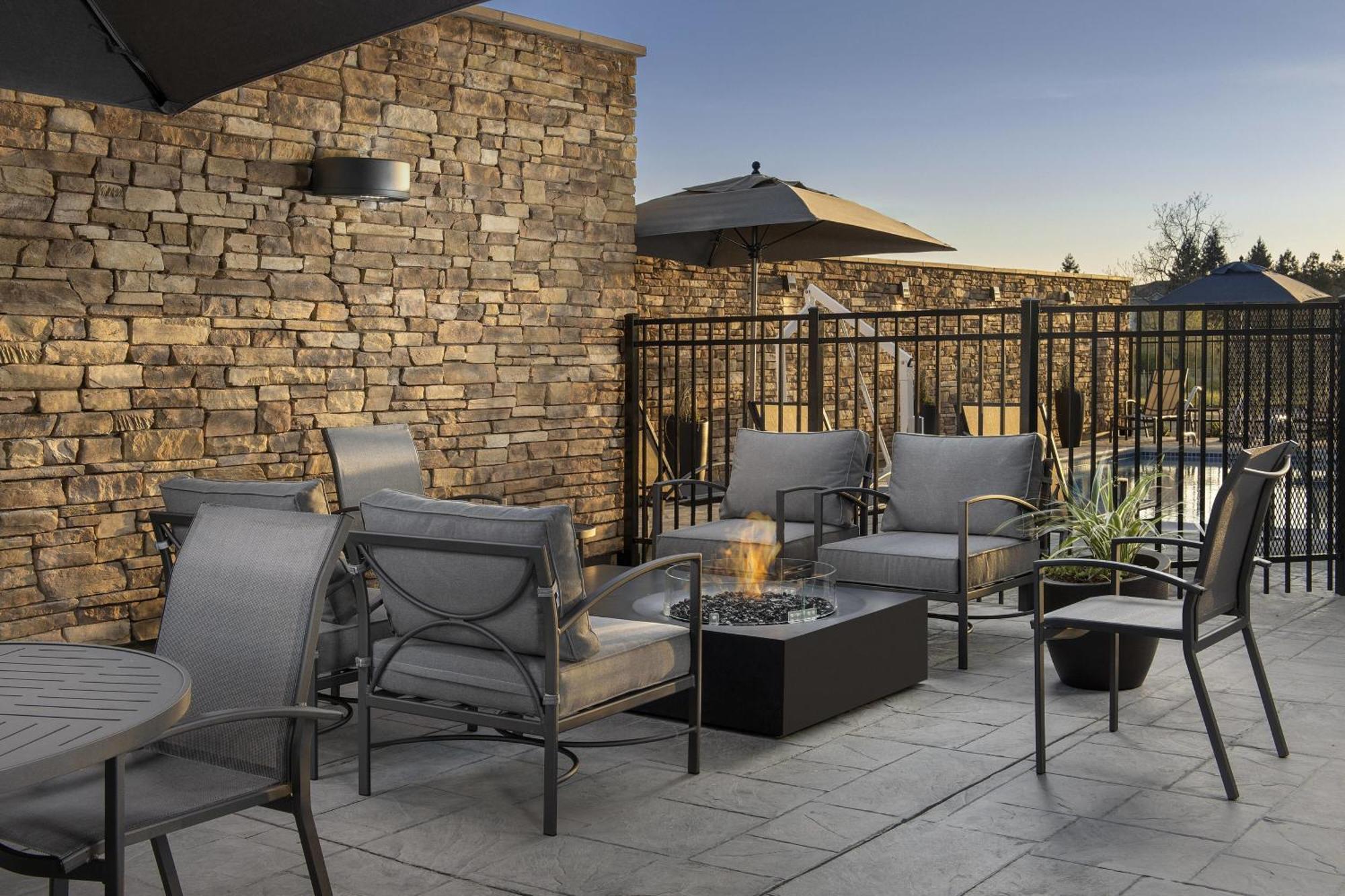 Fairfield Inn & Suites By Marriott Santa Rosa Rohnert Park Exterior foto