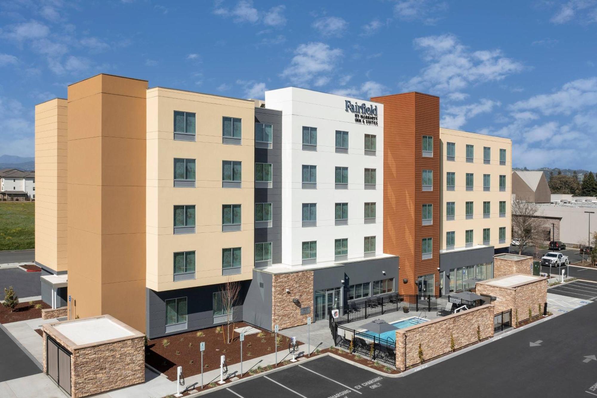Fairfield Inn & Suites By Marriott Santa Rosa Rohnert Park Exterior foto